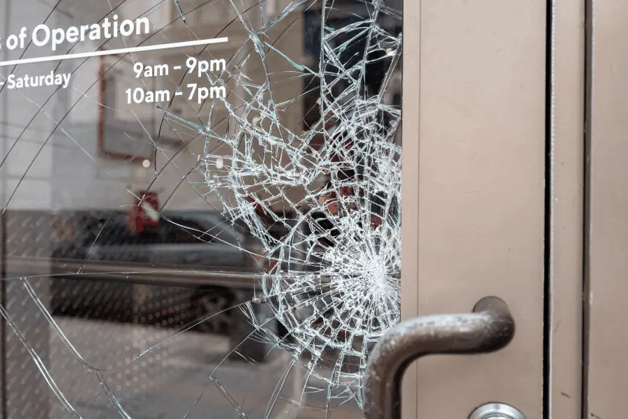 broken commercial glass needs to be fixed immediately