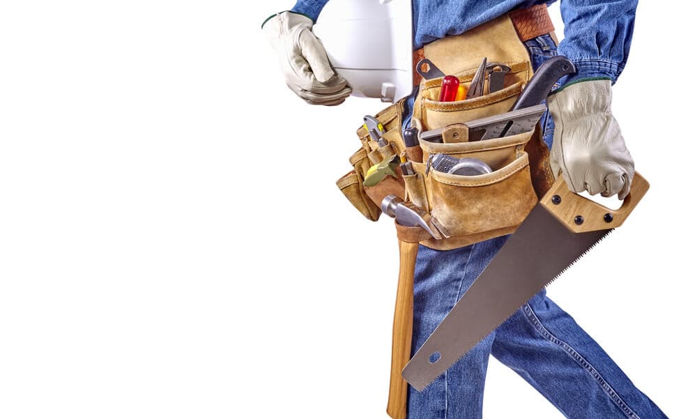contractor evaluates commercial remodeling vs new construction